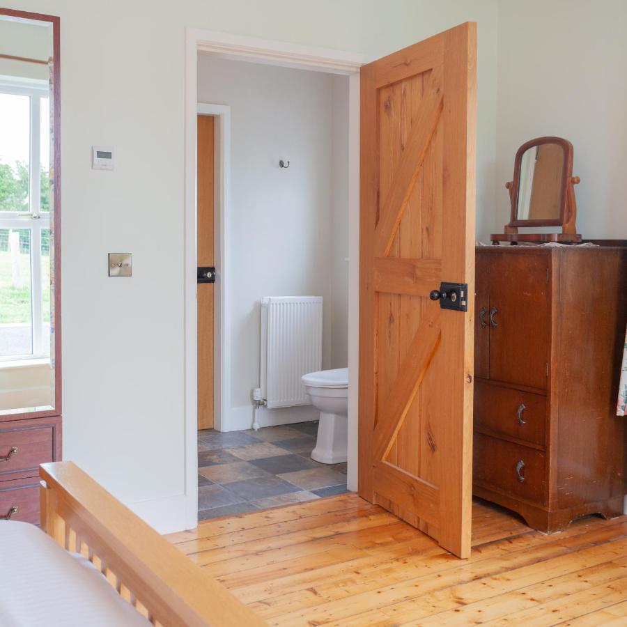 Beautiful Mountain Views & Private Hot Tub Villa Kilcoo Exterior photo